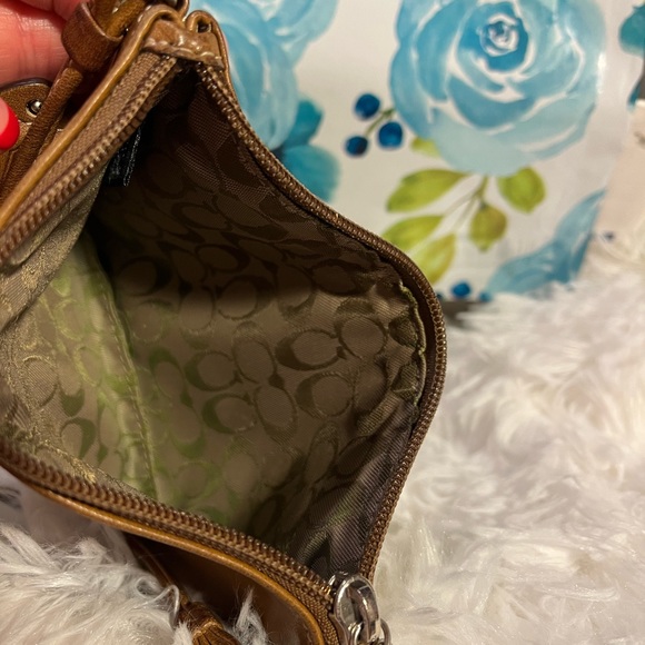 Vintage Coach Wristlet tan leather - Picture 6 of 6